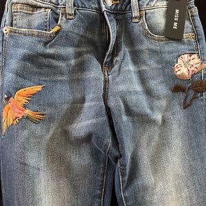 NWT MISS ME Jeans Embroidery 28 Denim